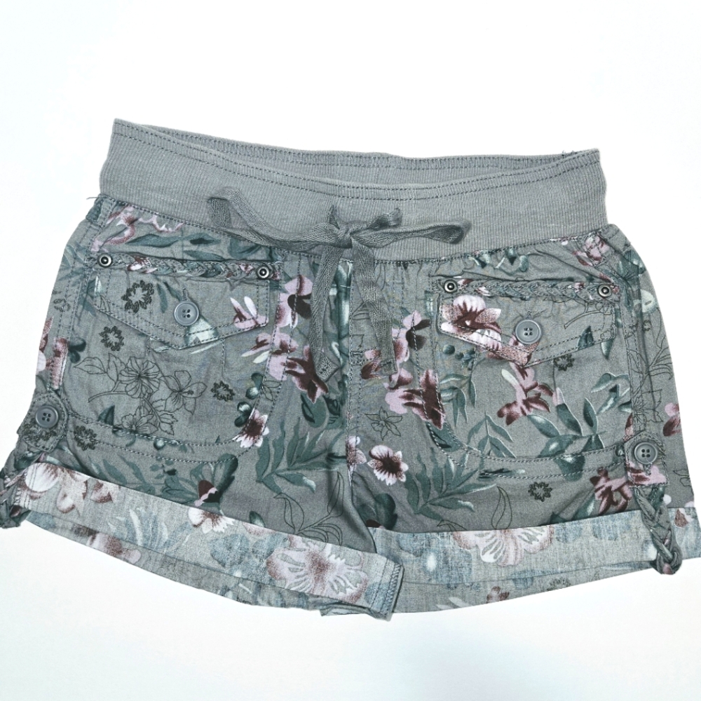 WOT Mossiomo Utility Style Hunter Green Floral Shorts - Juniors